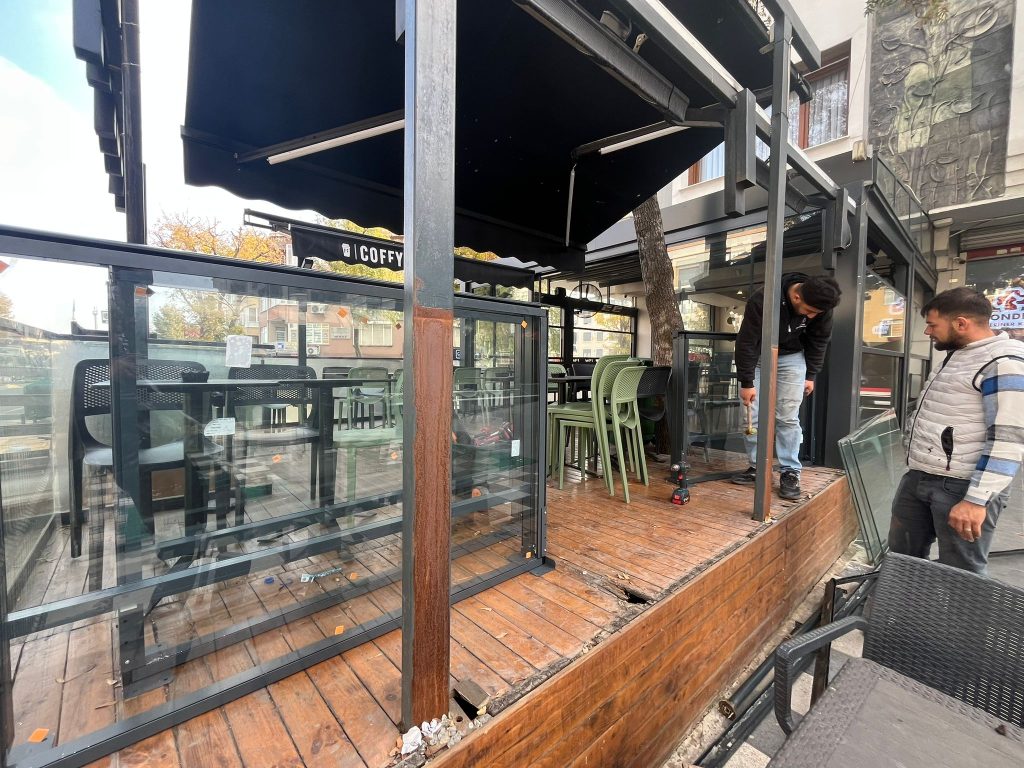 Beşiktaş Pistonlu Rüzgar Kırıcı